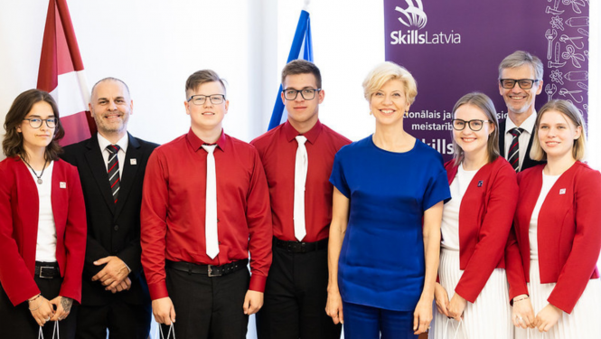 SkillsLatvia 2024 komanda ar ministri Andu Čakšu