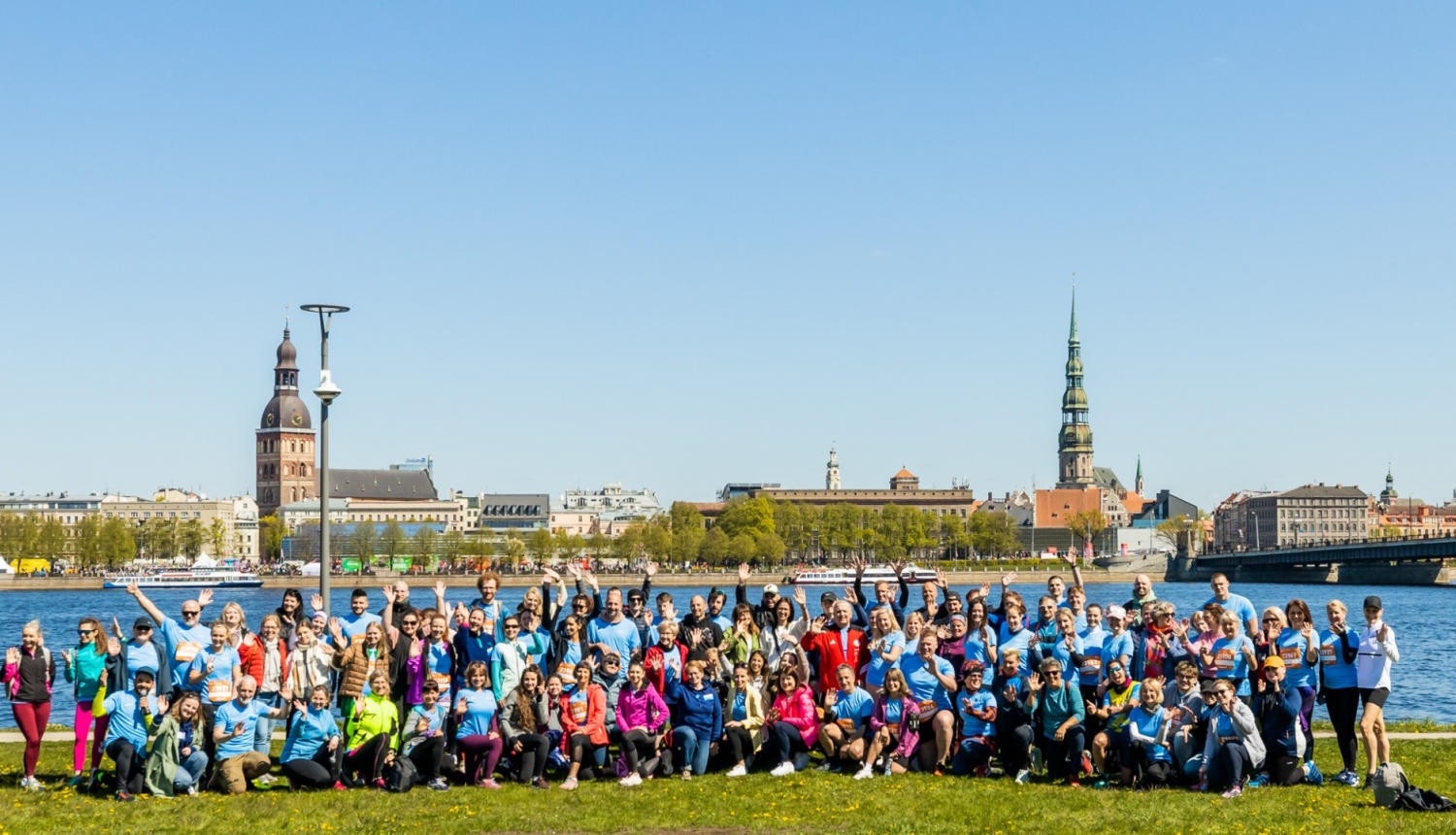 Erasmus komandas dalībnieki pirms Rimi Rīgas maratona 2023